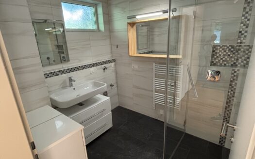 Schöne gut geschnittene 3-Zimmer Wohnung (74,25qm) in Innsbruck Kranebitten mit großem Garten, Terrasse und Garagen Abstellplatz